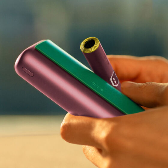 IQOS Iluma in hands